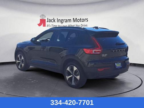 2025 Volvo XC40 B5 Plus Dark Theme