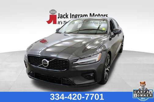 2024 Volvo S60 B5 Core Dark Theme