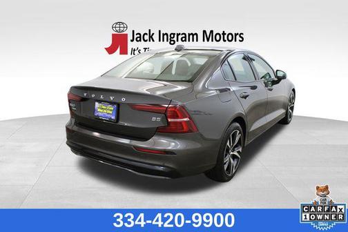 2024 Volvo S60 B5 Core Dark Theme