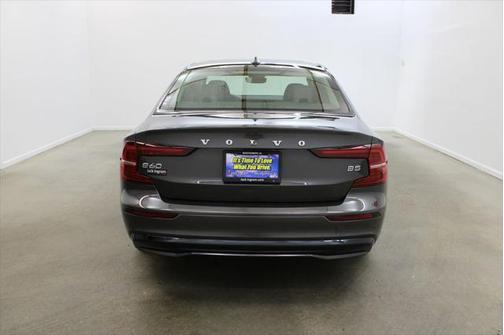 2024 Volvo S60 B5 Core Dark Theme