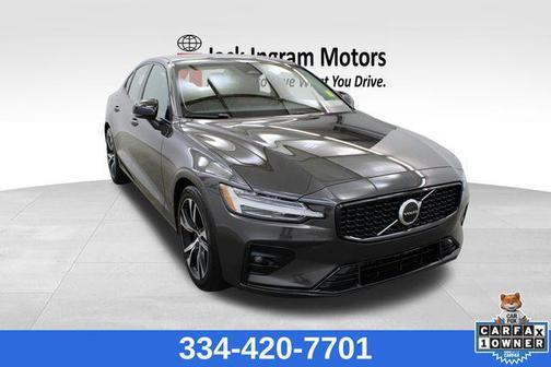 2024 Volvo S60 B5 Core Dark Theme