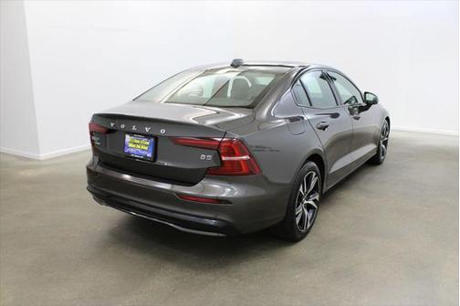 2024 Volvo S60 B5 Core Dark Theme