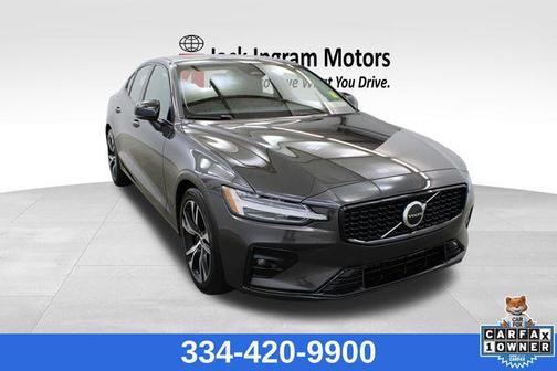 2024 Volvo S60 B5 Core Dark Theme
