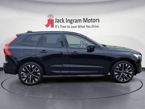 2026 Volvo XC60 B5 Ultra