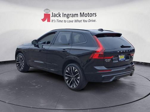 2026 Volvo XC60 B5 Ultra