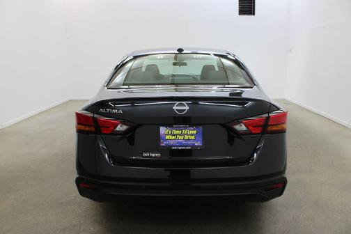 Super Black 2025 Nissan Altima 2.5 SV