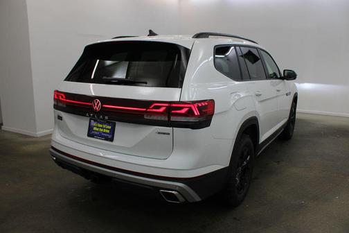 2026 Volkswagen Atlas Peak Edition