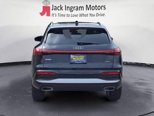 Mythos Black Metallic 2025 Audi Q5 Premium Plus TFSI quattro S tronic