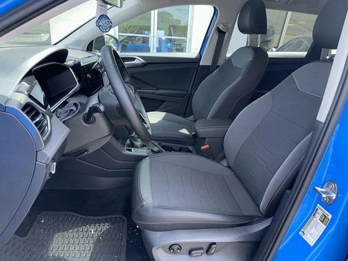 2025 Volkswagen Taos 1.5T SE Black