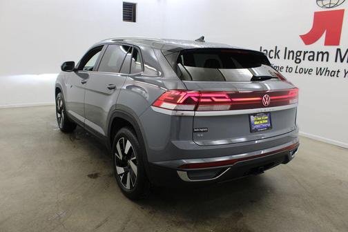pure gray 2026 Volkswagen Atlas Cross Sport 2.0T SE w/Technology