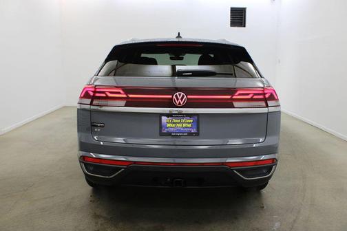pure gray 2026 Volkswagen Atlas Cross Sport 2.0T SE w/Technology
