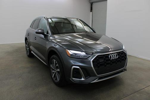 Daytona Gray Pearl 2023 Audi Q5 45 S line Premium Plus