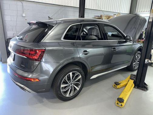 Daytona Gray Pearl 2023 Audi Q5 45 S line Premium Plus