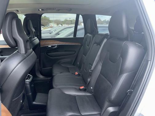 2022 Volvo XC90 Recharge Plug-In Hybrid T8 Inscription Expression 7 Passenger