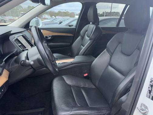 2022 Volvo XC90 Recharge Plug-In Hybrid T8 Inscription Expression 7 Passenger