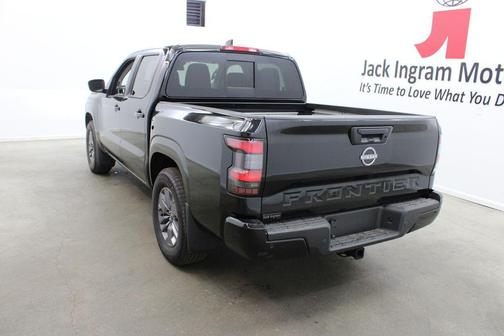 Super Black 2026 Nissan Frontier SV