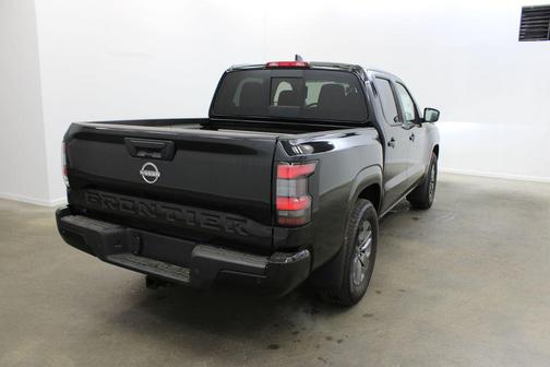 Super Black 2026 Nissan Frontier SV