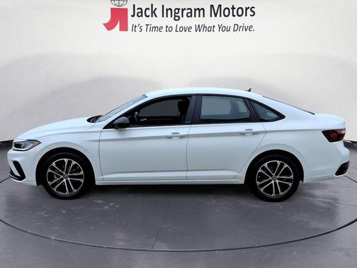 Pure White 2025 Volkswagen Jetta 1.5T Sport