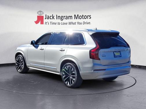 2025 Volvo XC90 B5 Plus 7-Seater