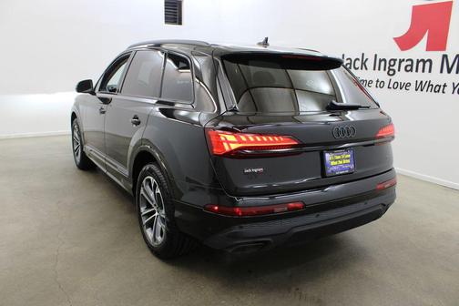 Mythos Black Metallic 2025 Audi Q7 45 Premium Plus