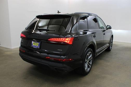 Mythos Black Metallic 2025 Audi Q7 45 Premium Plus