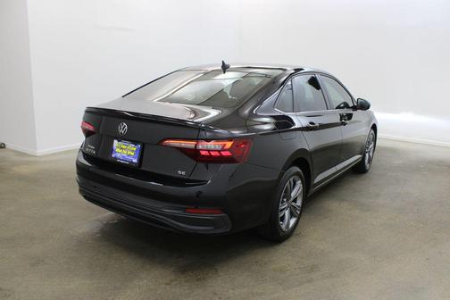 Deep Black 2023 Volkswagen Jetta 1.5T SE