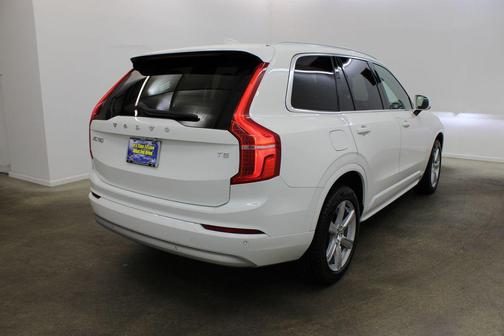 White 2022 Volvo XC90 T5 Momentum