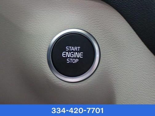 2025 Volvo XC40 Plus Bright Theme