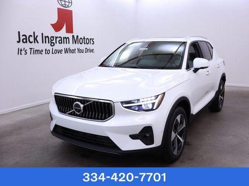 2025 Volvo XC40 Plus Bright Theme