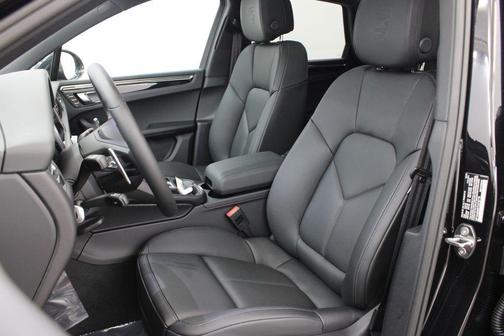 Jet Black 2026 Porsche Macan Macan