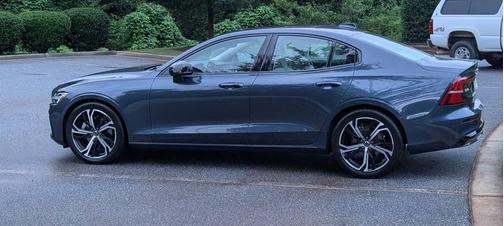 2024 Volvo S60 B5 Core Dark Theme