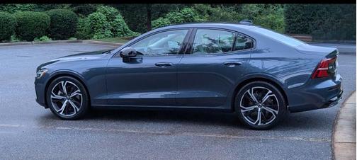 2024 Volvo S60 B5 Core Dark Theme