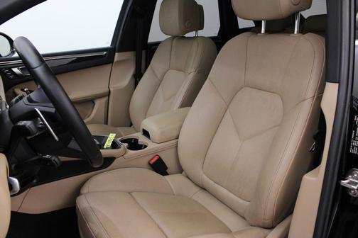 Black 2023 Porsche Macan Macan