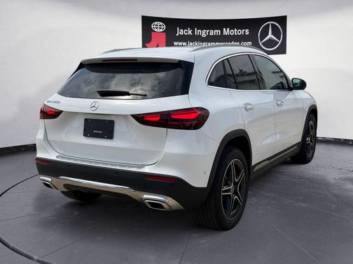 Polar White 2026 Mercedes-Benz GLA 250 4MATIC