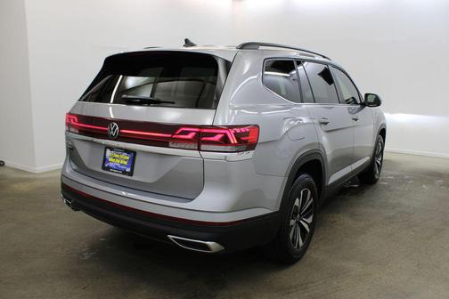 Silver Mist Metallic 2025 Volkswagen Atlas 2.0T SE
