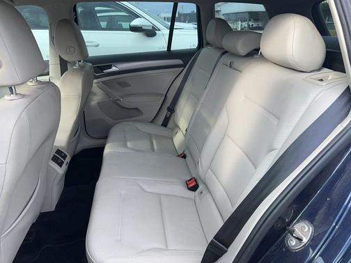 2015 Volkswagen Golf SportWagen TDI S 4-Door