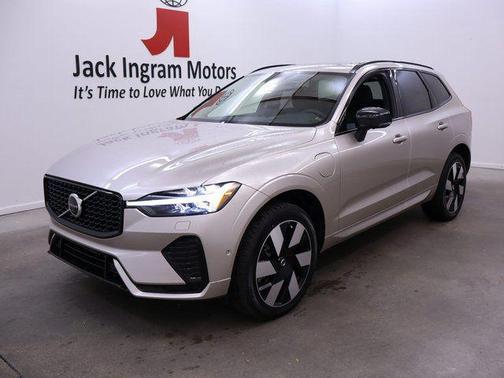 Bright Dusk Met 2025 Volvo XC60 Plug-In Hybrid Plus