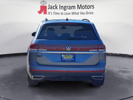 2025 Volkswagen Atlas 2.0T SE w/Technology