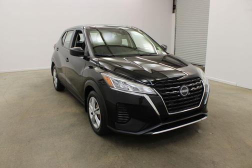 Super Black 2022 Nissan Kicks S