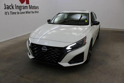 2023 Nissan Altima SR Intelligent AWD