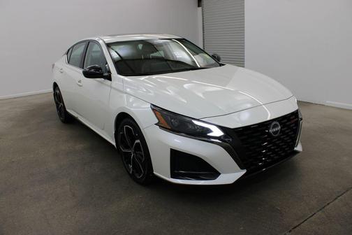 2023 Nissan Altima SR Intelligent AWD