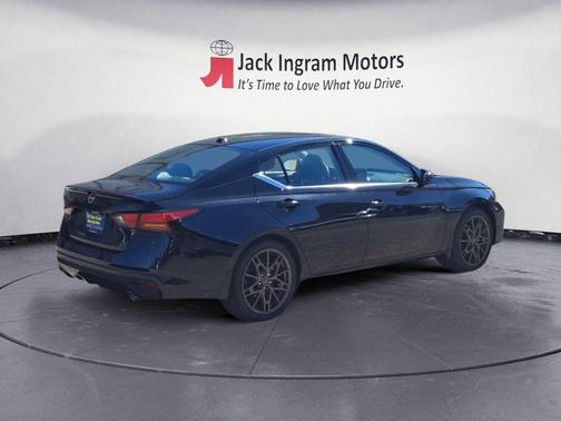 2025 Nissan Altima SR FWD