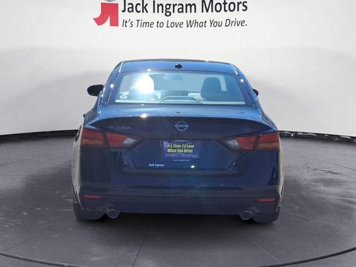 2025 Nissan Altima SR FWD