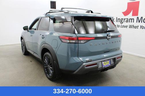 2026 Nissan Pathfinder SL