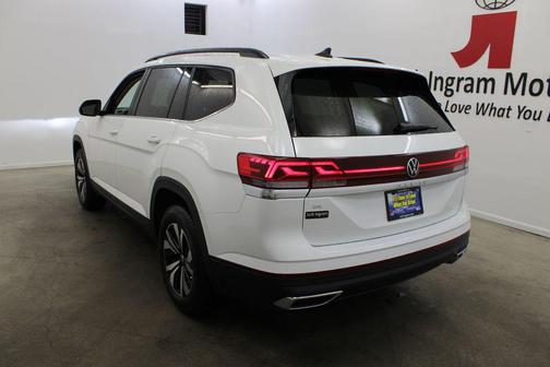 White Pearl 2026 Volkswagen Atlas 2.0T SE