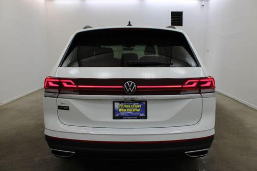White Pearl 2026 Volkswagen Atlas 2.0T SE