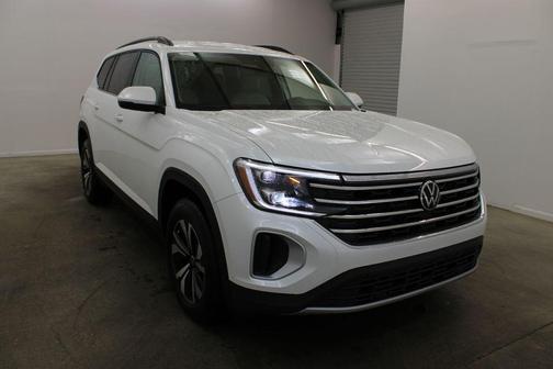 White Pearl 2026 Volkswagen Atlas 2.0T SE