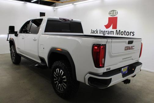 Summit White 2022 GMC Sierra 2500 AT4