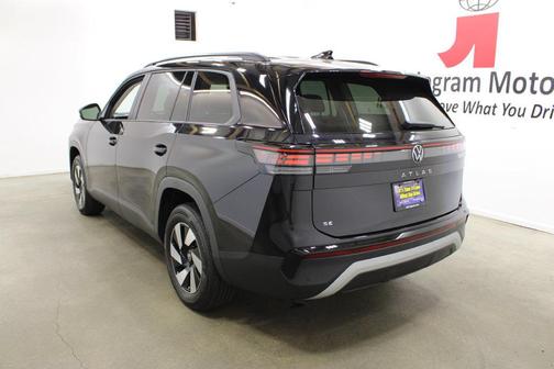 Deep Black Pearl 2027 Volkswagen Atlas SE