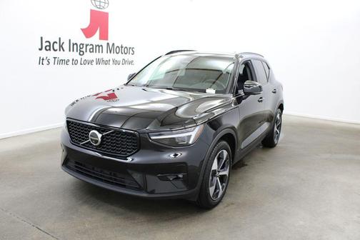 Crystal White 2026 Volvo XC40 Plus, B5 AWD Gas (mild hybrid), Dark